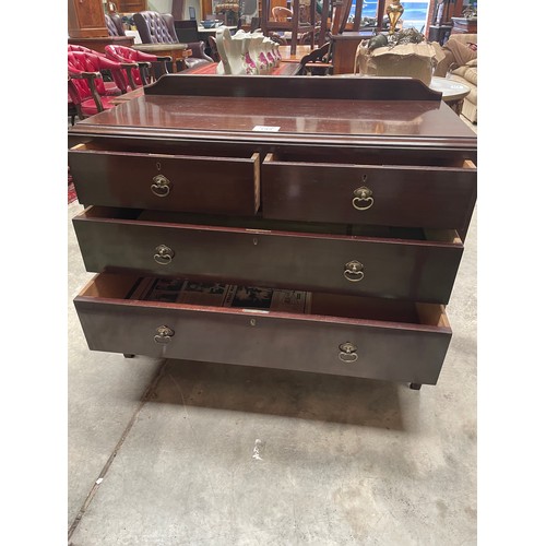 152 - Small Mahogany Chest of Drawers.
100x47x80cm High