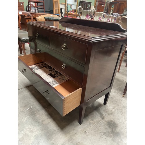 152 - Small Mahogany Chest of Drawers.
100x47x80cm High