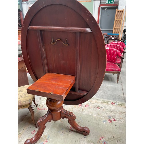 149 - Vict Mah Oval Pod Table 140x110x75cm High