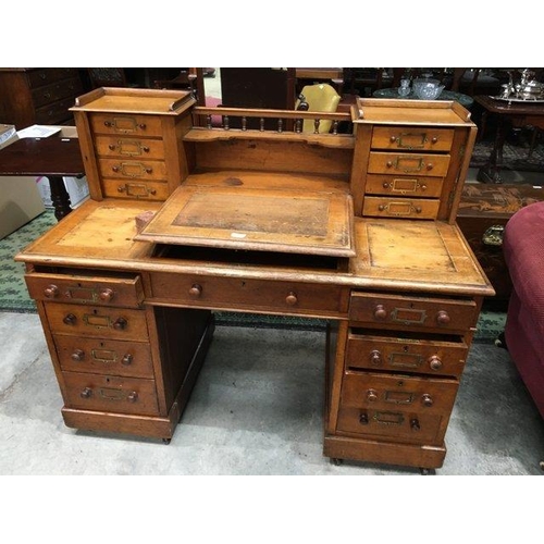 109 - Victorian Oak Dickens Desk.
140cm Wide x 70cm Depth