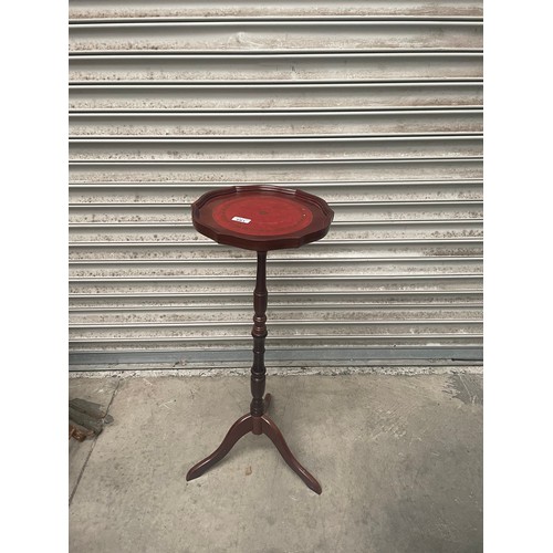 391 - Wine Table