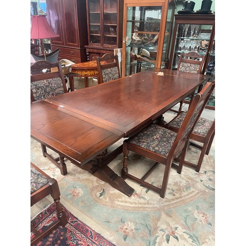 132 - Oak DiningPull Out Table on Pillar Supports and a Set of 4+2 Dining Chairs.
Closed:
Fully Extended:2... 