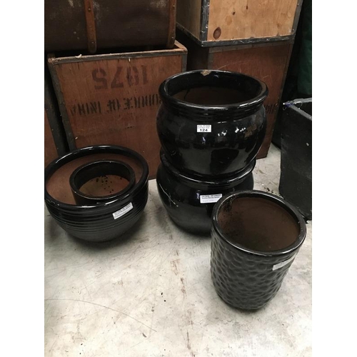 124 - 5 Black glazed Flower Pots