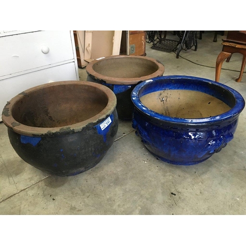 390 - 3 Blue Glazed Pots