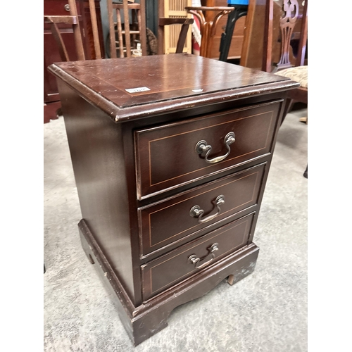 109 - 3 Drawer Locker /table lamp