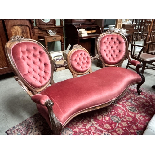 122 - Vict Carved 2 Sided Chaise lounge