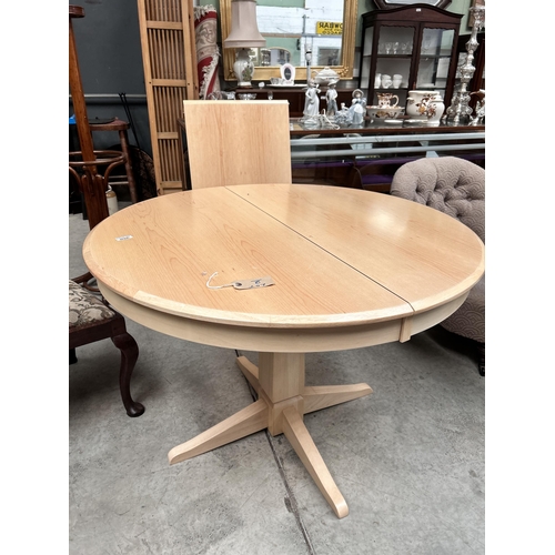 96 - New Round Top Pod Kitchen Table