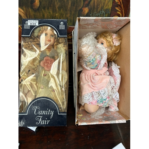 39 - 2 Dolls In Boxes Leonardo Collectiom