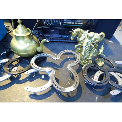 478 - HORSESHOE TRIVETS AND OTHER METALWARE ITEMS