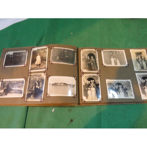 507 - A VINTAGE SNAPSHOTS PHOTOGRAPH ALBUM AND PHOTOGRAPHS