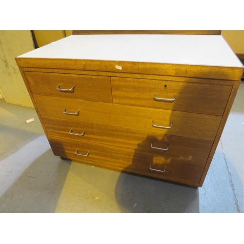 602 - A CHEST OF DRAWERS