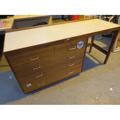 604 - A VINTAGE STYLE DESK