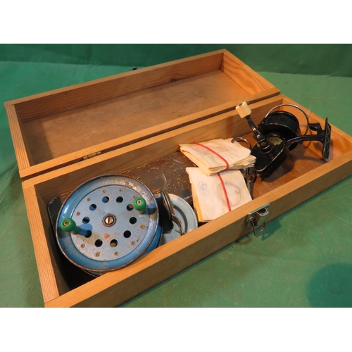 173 - A BOX CONTAINING FLY REEL AND INTREPID DELUXE REEL AND HOOK