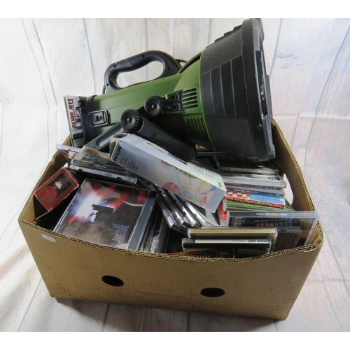 35 - A SELECTION OF MIXED ITEMS - INCLUDING TORCH AND DIE CAST CARS