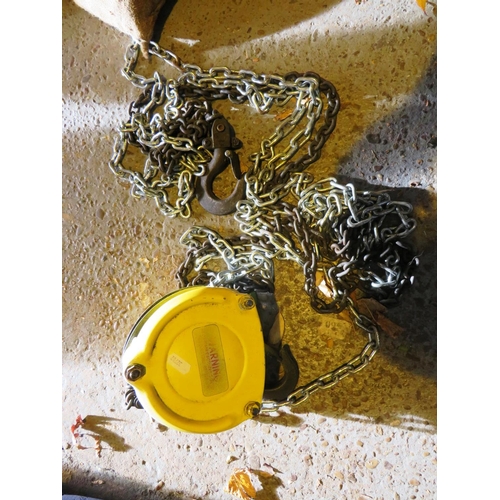 41 - A CHAIN BLOCK AND TACKLE