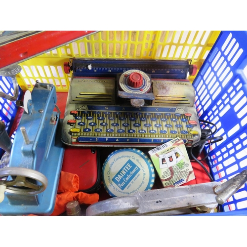 117 - MIXED ITEMS - INCLUDING TINPLATE TYPEWRITERS