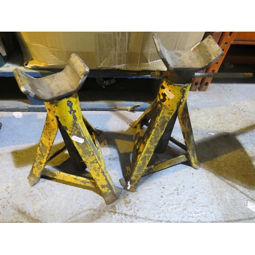 559 - TWO - CAR AXLE STANDS