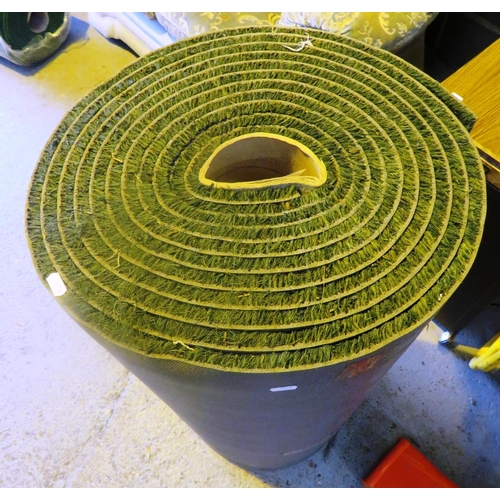 44 - ROLL OF ASTRO TURF