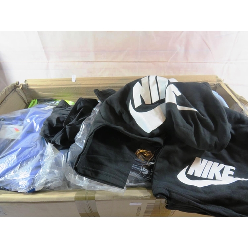 542 - BOX OF ASSORTED NEW CLOTHING AND SLIPPERS