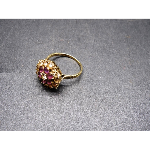 395 - 9CT GOLD CLUSTER RING SIZE P