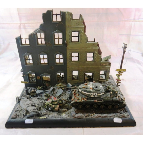 439 - GERMAN WAR MODEL WITH FIGURES AND VEHICLES