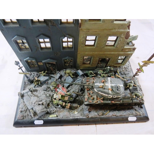 439 - GERMAN WAR MODEL WITH FIGURES AND VEHICLES