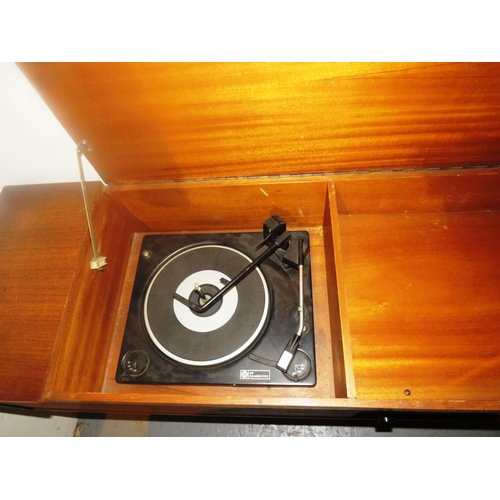 76 - RETRO RECORD PLAYER