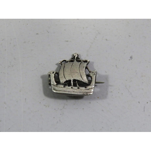 382 - STERLING SILVER VINTAGE VIKING LONGBOAT BROOCH