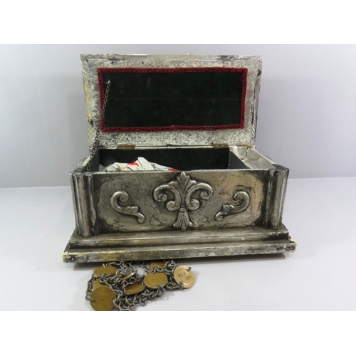 251 - VINTAGE DECORATIVE KEEPSAKE BOX/CHEST