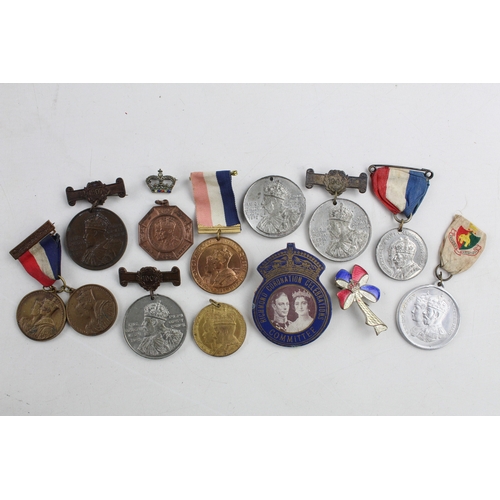 16 - 14 x Vintage Commemorative ROYAL Medals, Medallions & Badges Inc Coronation Etc