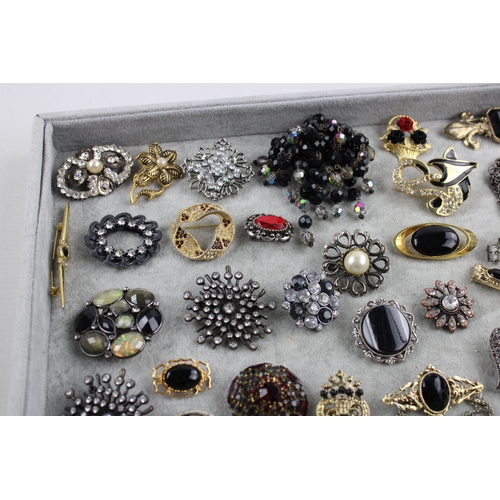 182 - 30 x Vintage BROOCHES inc. Enamel, Beaded, Rhinestone, Crystal