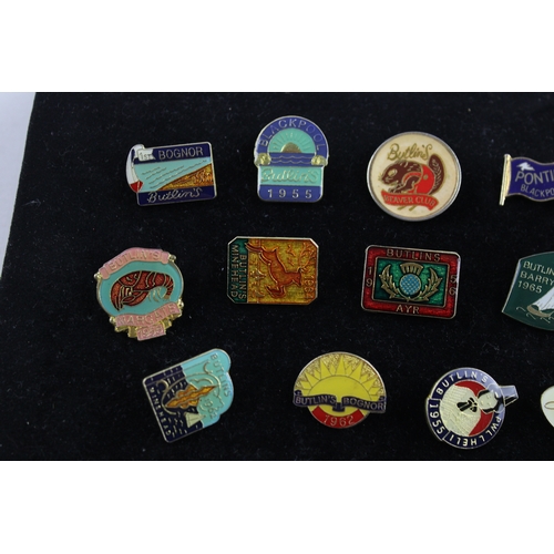 85 - 12 x Assorted Vintage Holiday Camp Pin BADGES Inc Enamel, Butlins, Pontins Etc