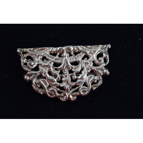 27 - Vintage Hallmarked 1977 London STERLING SILVER Nurses Belt Buckle (33g)