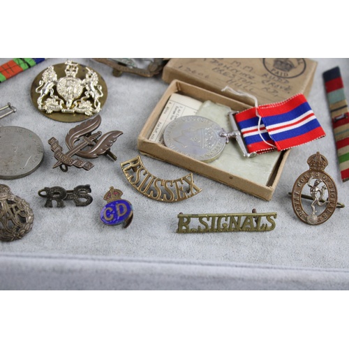 46 - 18 x Vintage MILITARY Badges & Medals Inc Boxed War Medal, SAS Badge Etc