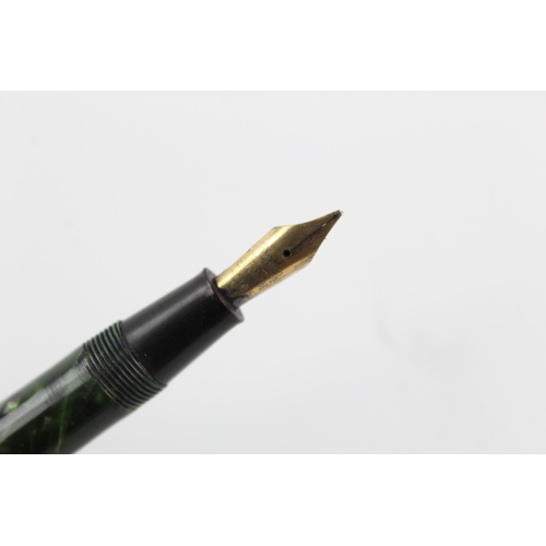 84 - Vintage CONWAY STEWART No.84 Green FOUNTAIN PEN w/ 14ct Gold Nib WRITING