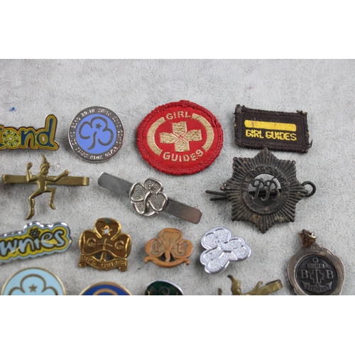 91 - 25 Vintage GIRL GUIDES & BOYS BRIGADE Pin / Lapel Badges Inc .925 Silver, Cloth