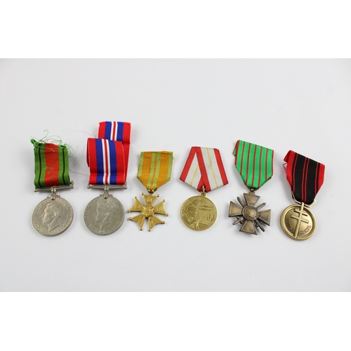 119 - 6 x Vintage MILITARY Medals Inc WW1 Croix De Gueere, Dutch, Russian Etc