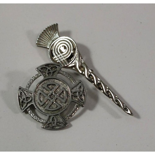 186 - SCOTTISH CELTIC KNOTWORK DESIGN BROOCH- BOXED AND SCOTTISH KILT BROOCH