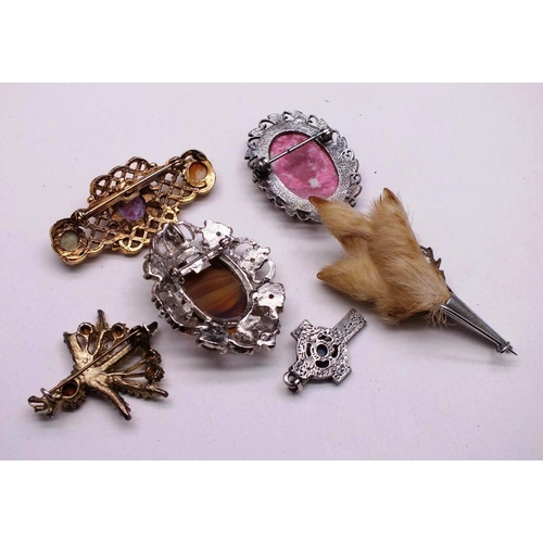 266A - SIX VINTAGE BROOCHES INCLUDES GROUSE FOOT, SCOTTISH AND CELTIC