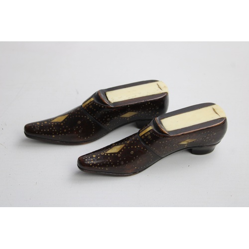 17 - Pair of Antique 19th Century Fruitwood SNUFF BOXES In The Shape of Shoes