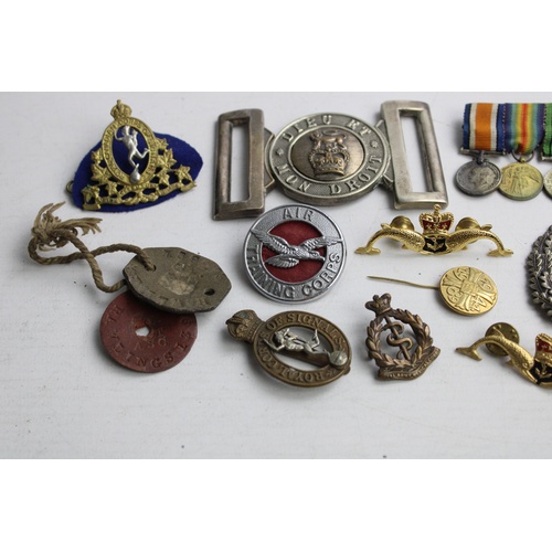 18 - 12 x Vintage MILITARY Badges & Medals Inc Miniature Medal Group, Belt Buckle Etc