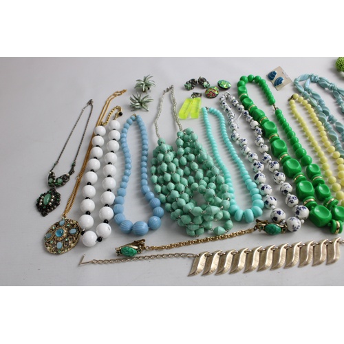 92 - 20 x Vintage & Retro Kitsch JEWELLERY inc Jewelcraft, Bracelets, Necklaces