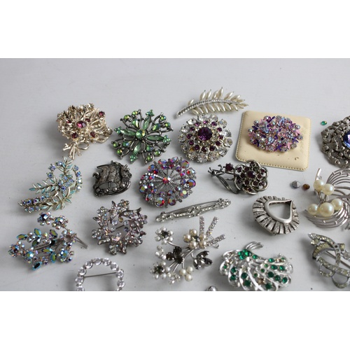 103 - 25 x Vintage & Retro BROOCHES inc. Silver Tone, Kitsch, Statement, Rhinestone