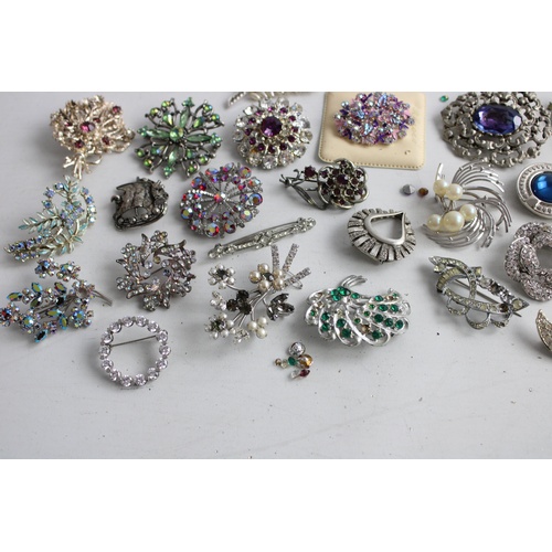 103 - 25 x Vintage & Retro BROOCHES inc. Silver Tone, Kitsch, Statement, Rhinestone