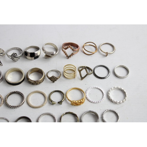 104 - 36 x Vintage & Retro RINGS inc. Band, Gold & Silver Tone, Enamel, Etched