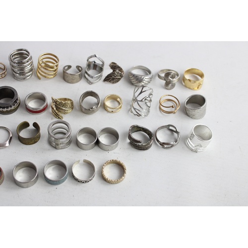 108 - 36 x Vintage & Retro RINGS inc. Band, Gold & Silver Tone, Enamel, Etched