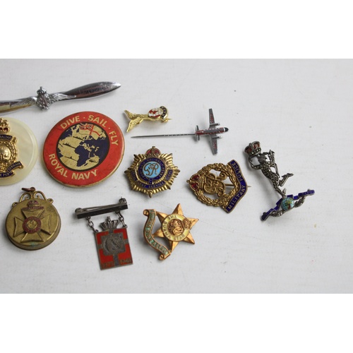 133 - 14 x Vintage MILITARY Lapel Badges Inc WW1, WW2, Military Police, Burma Star Etc