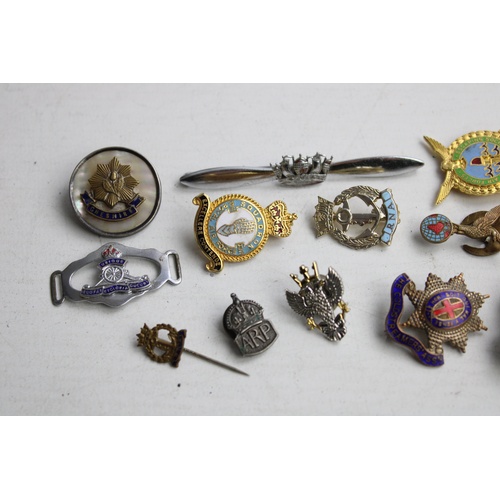 158 - 14 x Assorted Vintage MILITARY Lapel BADGES Inc WW1, WW2, Coldstream Guards Etc