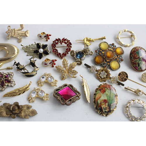 167 - 30 x Vintage & Retro BROOCHES & SCARF CLIPS inc. Gold Tone, Floral, Rhinestone