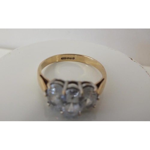 215 - 9ct GOLD THREE STONE CZ TRILOGY RING 3g, SIZE O